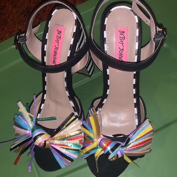 Lovely Betsy Johnson Platform Heels - Picture 3 of 4